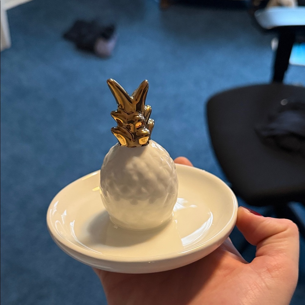 8 Oak Lane Pineapple trinket, jewelry dish